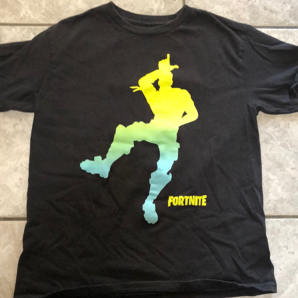 Boys small fortnite graphic t-shirt